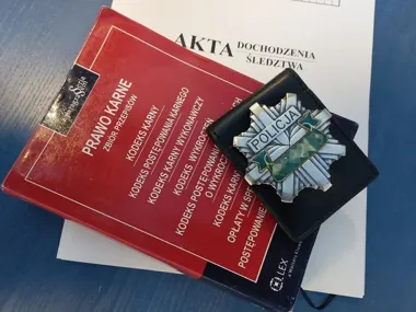 Karta z targowiska poszła w ruch - 49-latek usłyszał 10 zarzutów